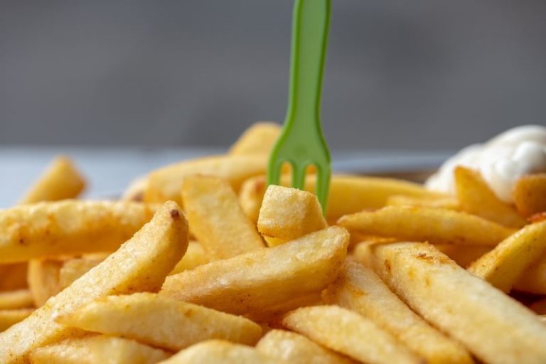 Britse tiener is doof en blind door extreem frietdieet