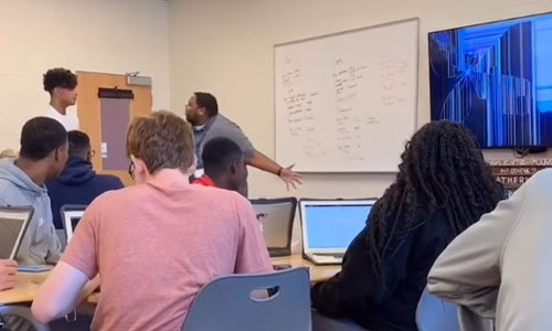 Leerkracht gaat door het lint wegens ‘vernielde tv’, maar dan ontdekt ie wat er écht aan de hand is (video)