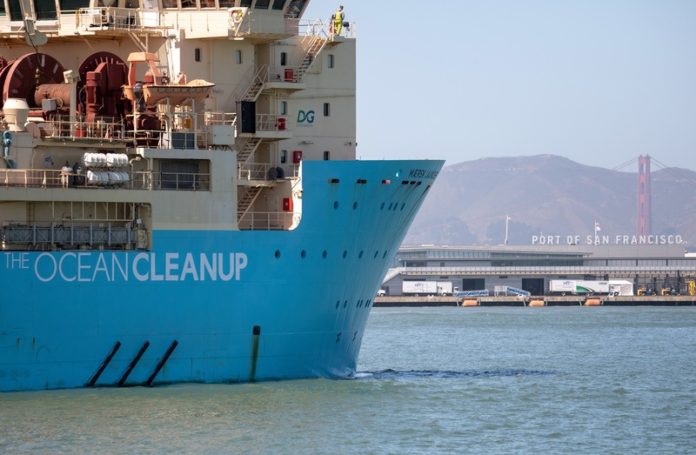 De verbeterde plasticvanger Ocean Cleanup werkt