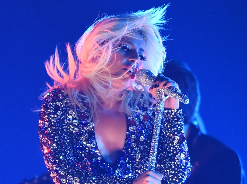 Lady Gaga bezoekt ziekenhuis na val tijdens show