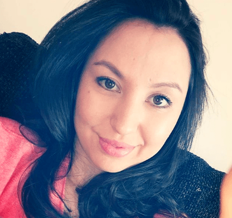 Nuria van ‘Blind Getrouwd’ eert post-zwangerschapsbuik: “Ik beloof mij nooit voor je te schamen”