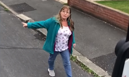 Boze bestuurster wil trucker op zijn plaats zetten, maar ze vergeet één belangrijk ding (video)