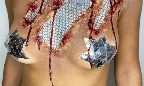 Borsten en billen versieren voor Halloween is (weer) helemaal in (foto’s/video)