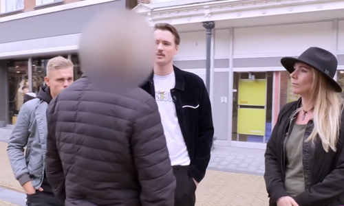 Karma: Louche huisjesmelker in de val gelokt door ‘date met leuke dame’ (video)