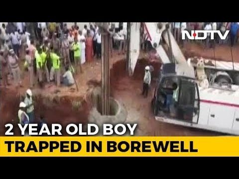 Indiase peuter zit al dagenlang vast in put