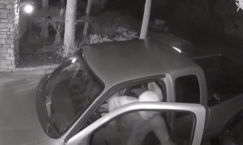 “GODVERDOMME”: Deze pizzakoerier had ECHT zijn dagje niet (video)