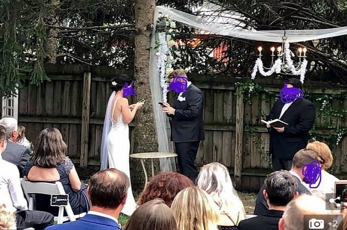 BIZAR. Koppel verandert Facebook-status meteen na ja-woord