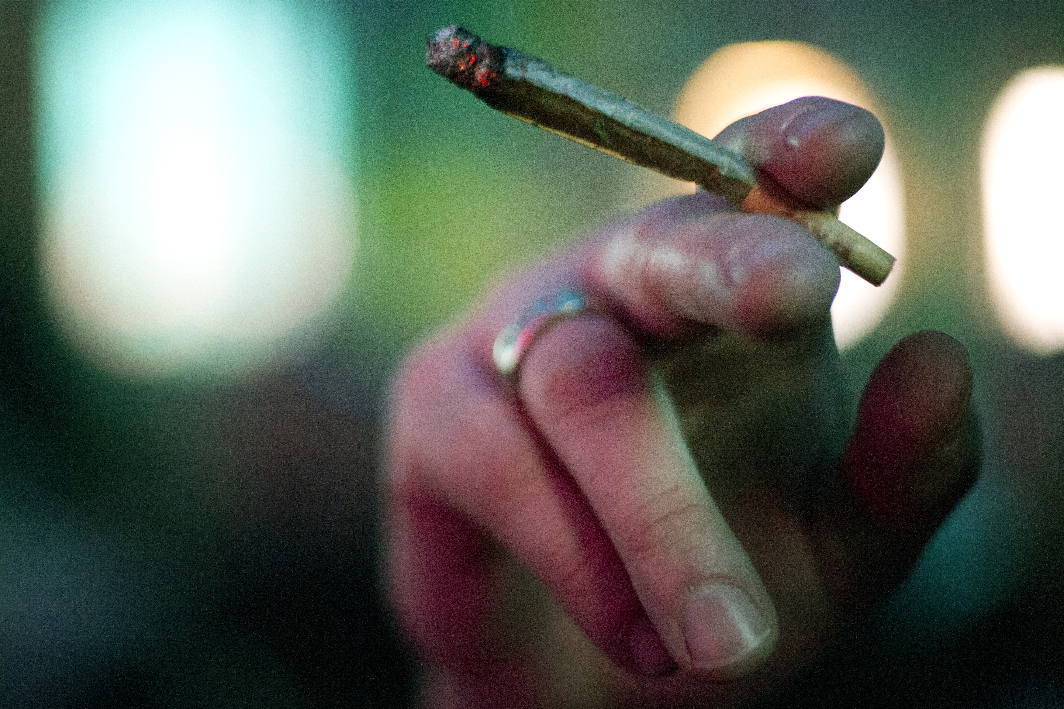 BIZAR. Bedrijf zoekt kandidaat die voor 3000 dollar per maand wiet wil roken