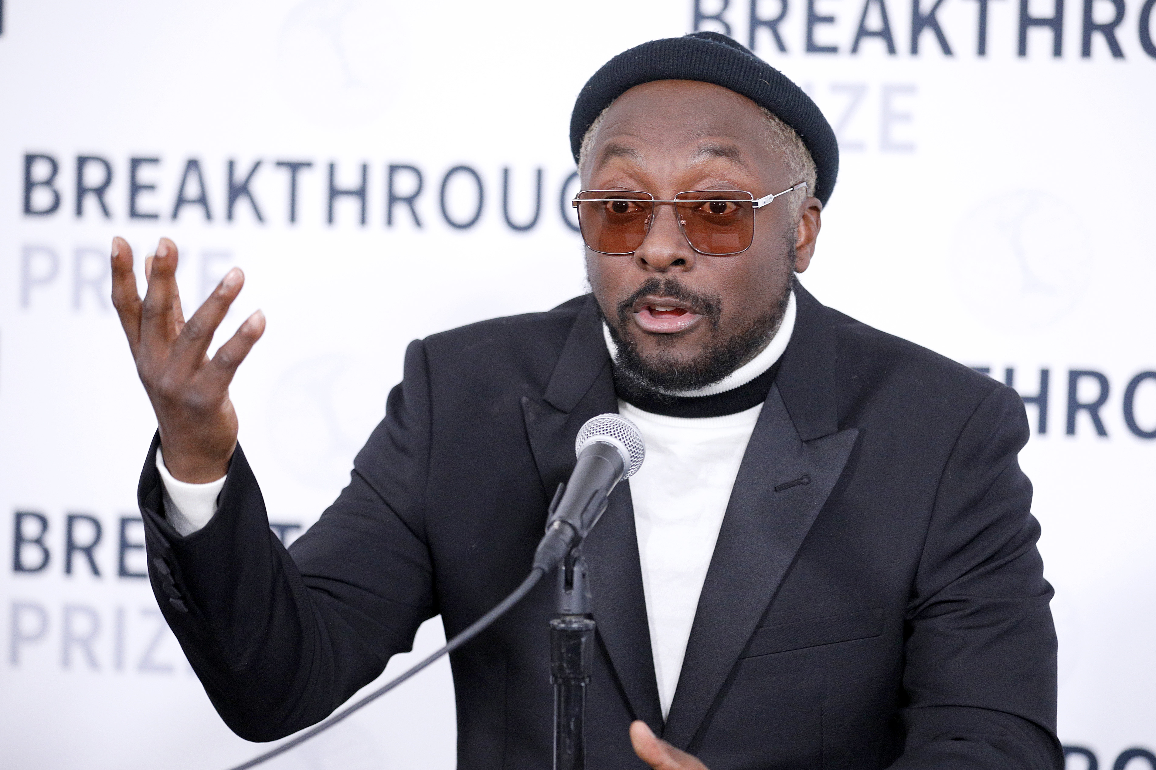 Will.i.am onder politiebegeleiding van vlucht gehaald door “racistische” stewardess