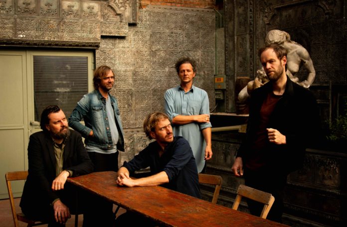 SOUNDCHECK. Het Zesde Metaal aanschouwt op ‘Skepsels’ de wereld