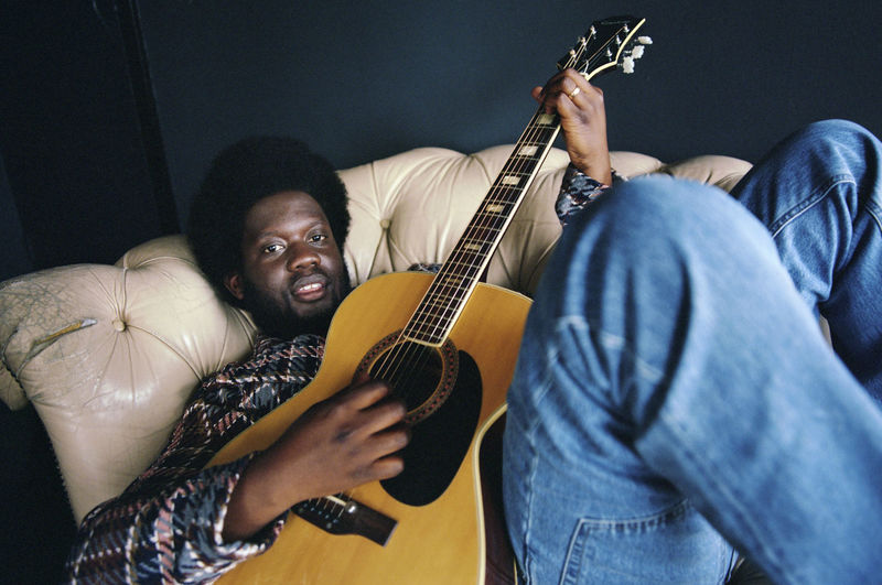 SOUNDCHECK. Michael Kiwanuka is eindelijk zichzelf op ‘Kiwanuka’: “Ik heb vrede genomen met wie ik ben”