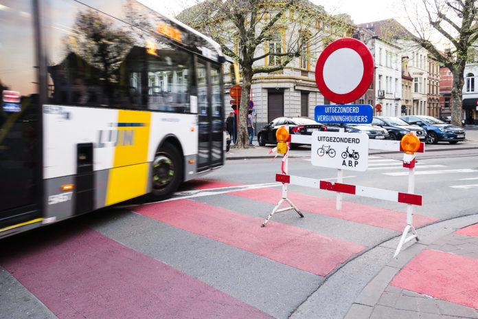 De Lijn vindt geen plaats voor laadpalen en schrapt elektrische bussen in Gent