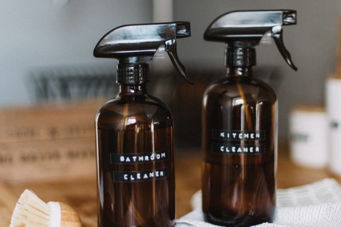 Vijf natuurlijke schoonmaakmiddelen voor in huis