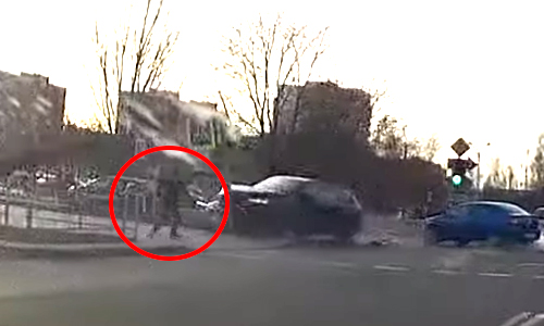 NIPT: Deze voetganger heeft (wellicht) zijn leven te danken aan… een paaltje! (video)