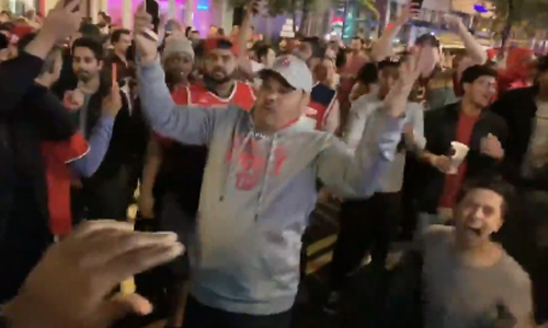 Straatfeestje breekt uit dankzij verloren smartphone (video)