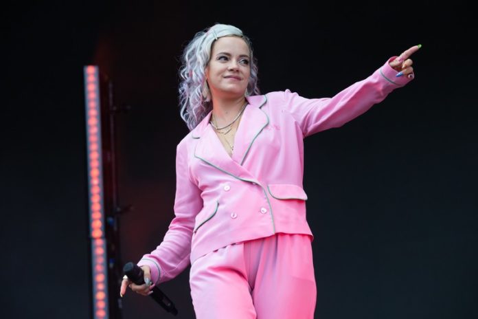 Lily Allen doet twexit vanwege brexit
