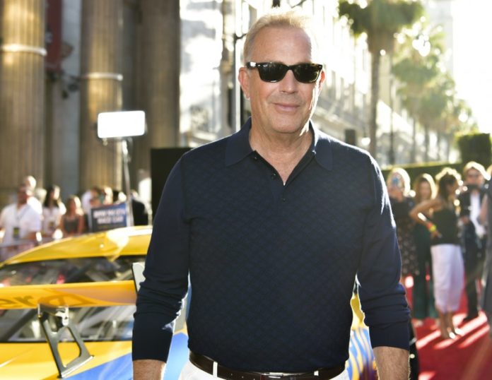 Kevin Costner schaart zich achter Pete Buttigieg in strijd om Witte Huis