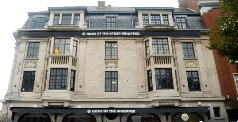 BIZAR. Dit moet je doen om een jaar gratis boven de Burger King in Leuven te wonen