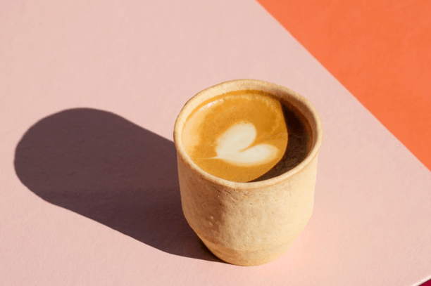 Deze koffiebeker kan je gewoon opeten