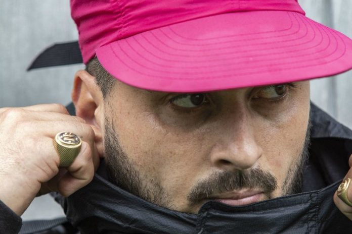 SOUNDCHECK. Zwangere Guy bekroont jaar van de doorbraak met tweede album ‘BRUTAAL’