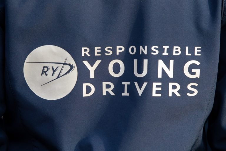 Responsible Young Drivers zetten elektrische auto’s in op oudejaarsnacht