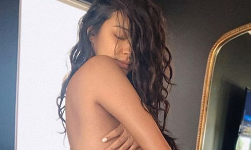 Actrice krijgt negatieve commentaar op deze prachtige borstvoedingsfoto. Maar ze laat zich NIET kennen! (foto’s)