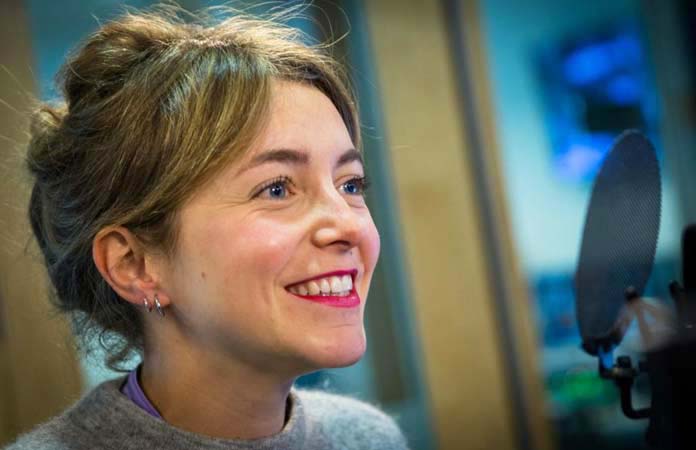 Actrice Evelien Bosmans deelt intiem kiekje: “Hoera aan de meest irritante flapdrol”