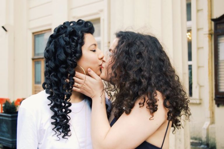 Drie tips om het als lesbienne aangenamer te maken in de slaapkamer