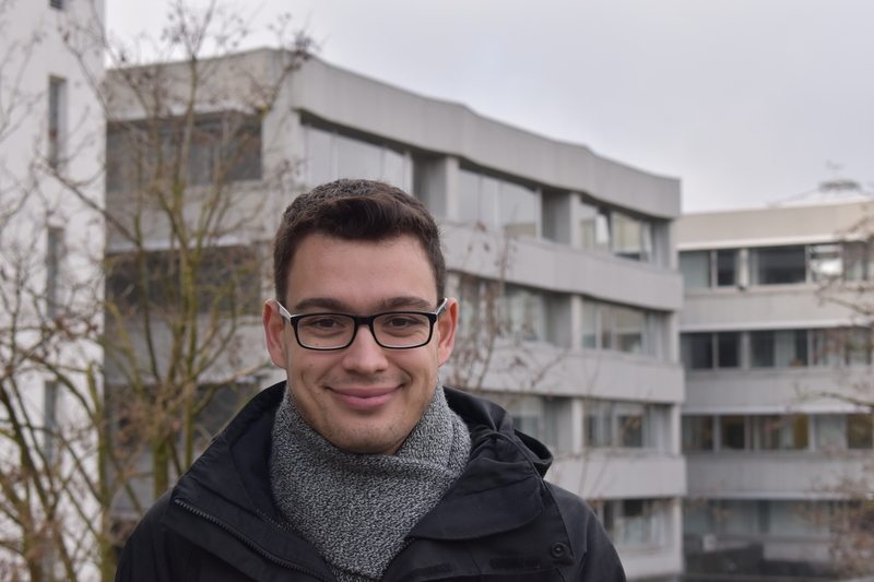 Pendelaar Jonathan verklapt: “Ik ben hoofdredacteur van een website over het Eurovisiesongfestival”