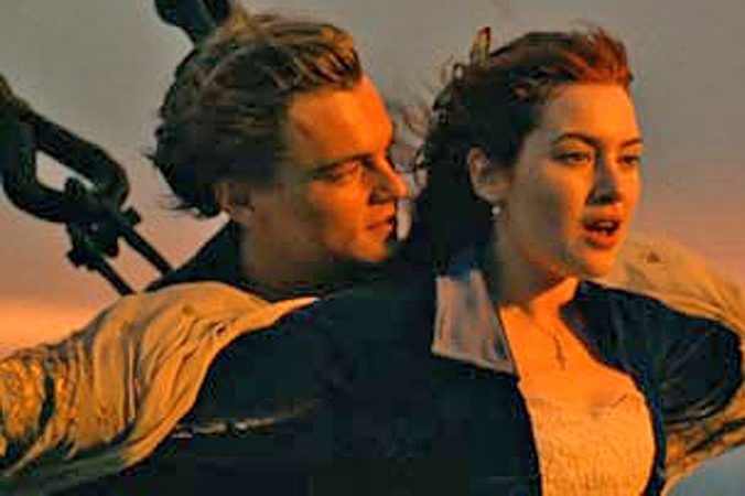 BIZAR. Titanic opnieuw slachtoffer van botsing