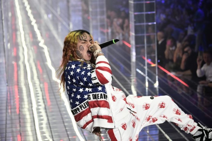 Rapper Tekashi 6ix9ine krijgt heel slecht nieuws te horen