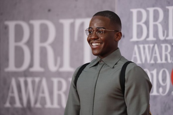 Eric uit ‘Sex Education’ zat ooit aan lager wal: “Was vijf maanden dakloos”