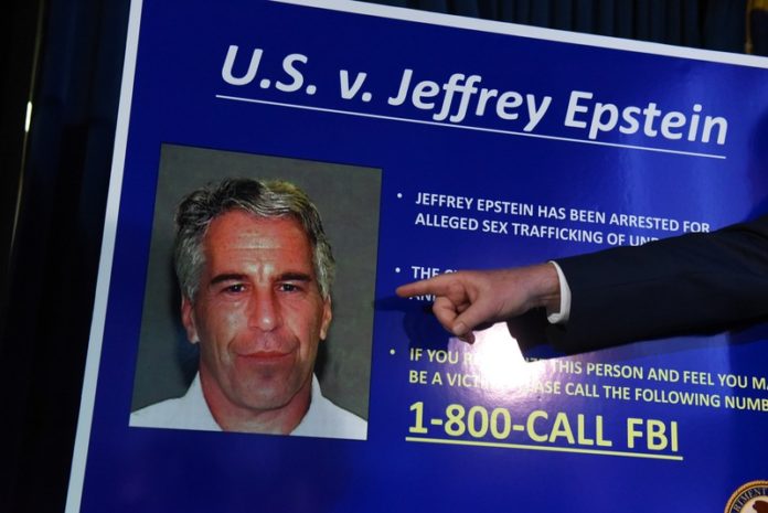Affaire-Epstein wordt verdachter met de dag: tape met zelfmoordpoging gewist