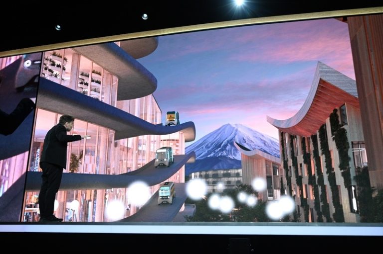 Zelfrijdende auto’s en huisrobots: Toyota wil futuristische slimme stad bouwen