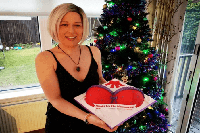 Britse vrouw geeft feestje voor haar borsten