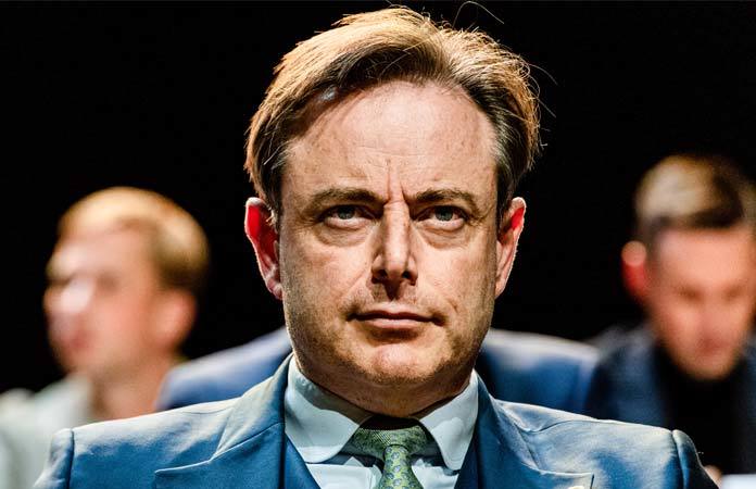 Bart De Wever lacht met zijn eigen kapsel: “Zo lijk ik op Jack Nicholson” (foto)