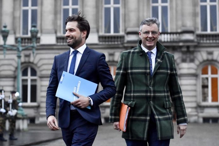 Informateurs Coens en Bouchez doen nog 2 weken verder