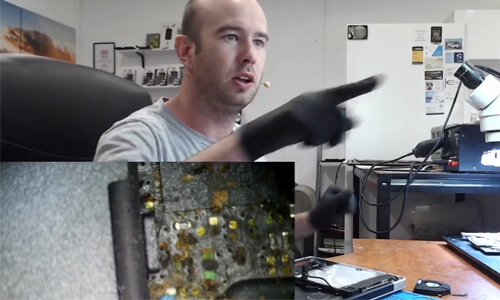 Man kokhalst wanneer hij DIT ontdekt tijdens reparatie van MacBook Pro (video)