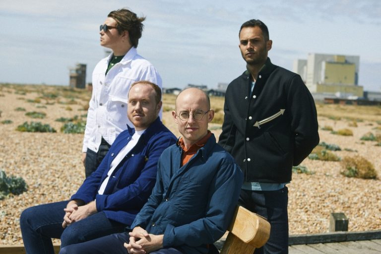 SOUNDCHECK. Bombay Bicycle Club is verrezen na de adempauze: “We zijn terug om de brokken te lijmen”