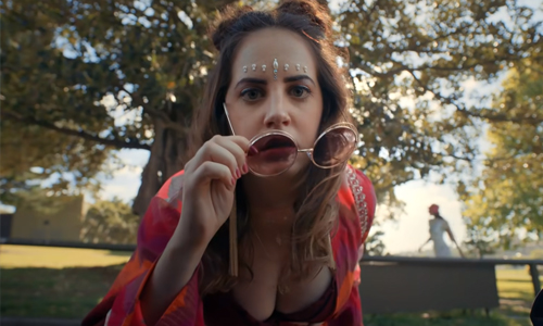 Fastfoodrestaurant biedt excuses aan na deze ‘seksistische’ reclamespot (video)