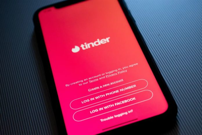 Zo weet je of je Tinderdate fake is of niet