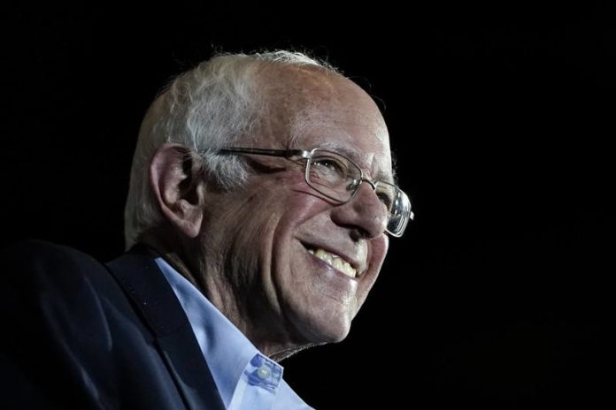 Bernie Sanders op weg naar nominatie na monsterzege in Nevada