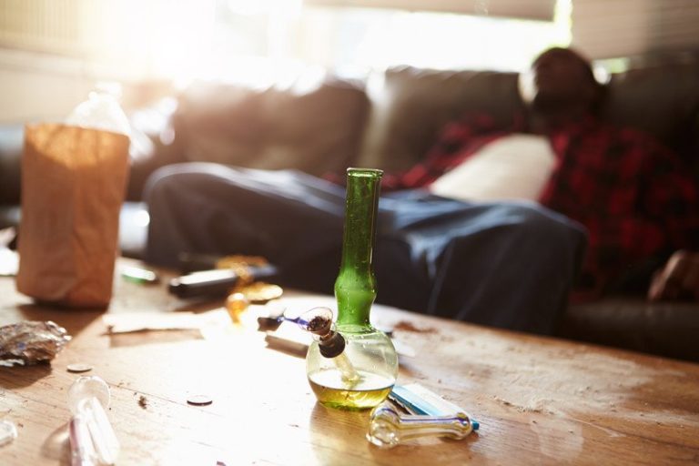 Slok van bong drugsverslaafde moeder heeft tragische gevolgen voor 5-jarige