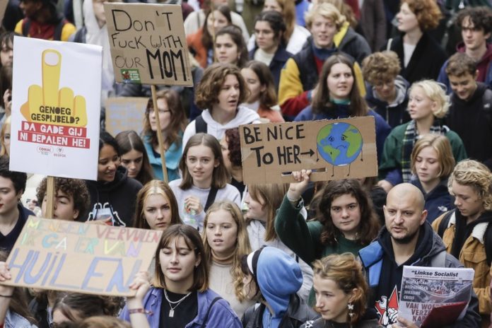 Klimaatspijbelaars trekken na lange pauze weer de straat op