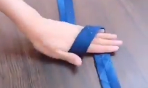LIFEHACK: Zo knoop je een das letterlijk in een handomdraai (video)