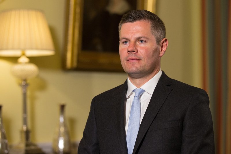 Schotse minister stapt op na ongepaste berichten naar minderjarige