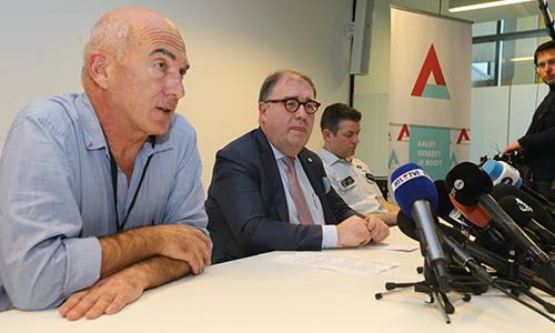 “No antisemism”: Engelse vertaling tijdens persconferentie Aalst carnaval zorgt voor hilariteit (video)