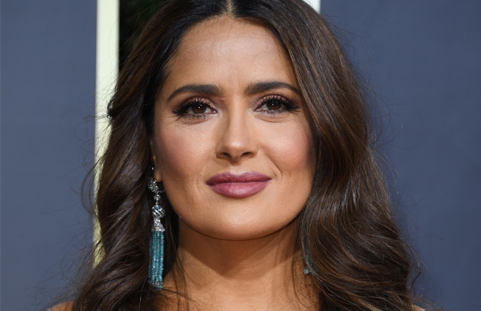Salma Hayek over haar imposante boezem: “Ze zijn een geschenk van God”
