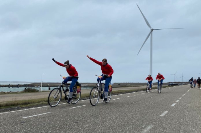 BIZAR. Nederlands kampioenschap ‘tegenwindfietsen’ stopgezet door… te harde wind