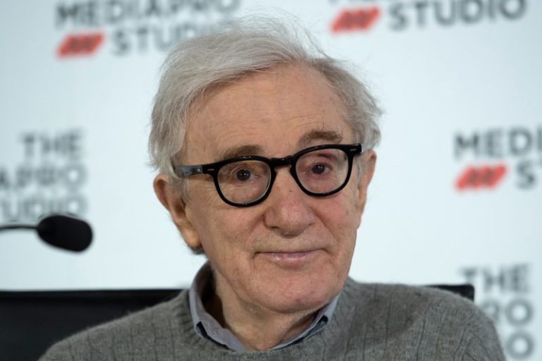Uitgever keert zijn kar over memoires van Woody Allen